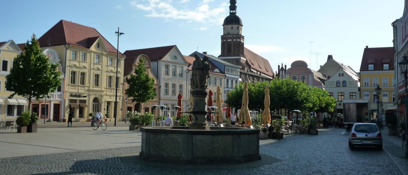Altmarkt i kościół Oberkirche St. Nikolai w Chociebużu