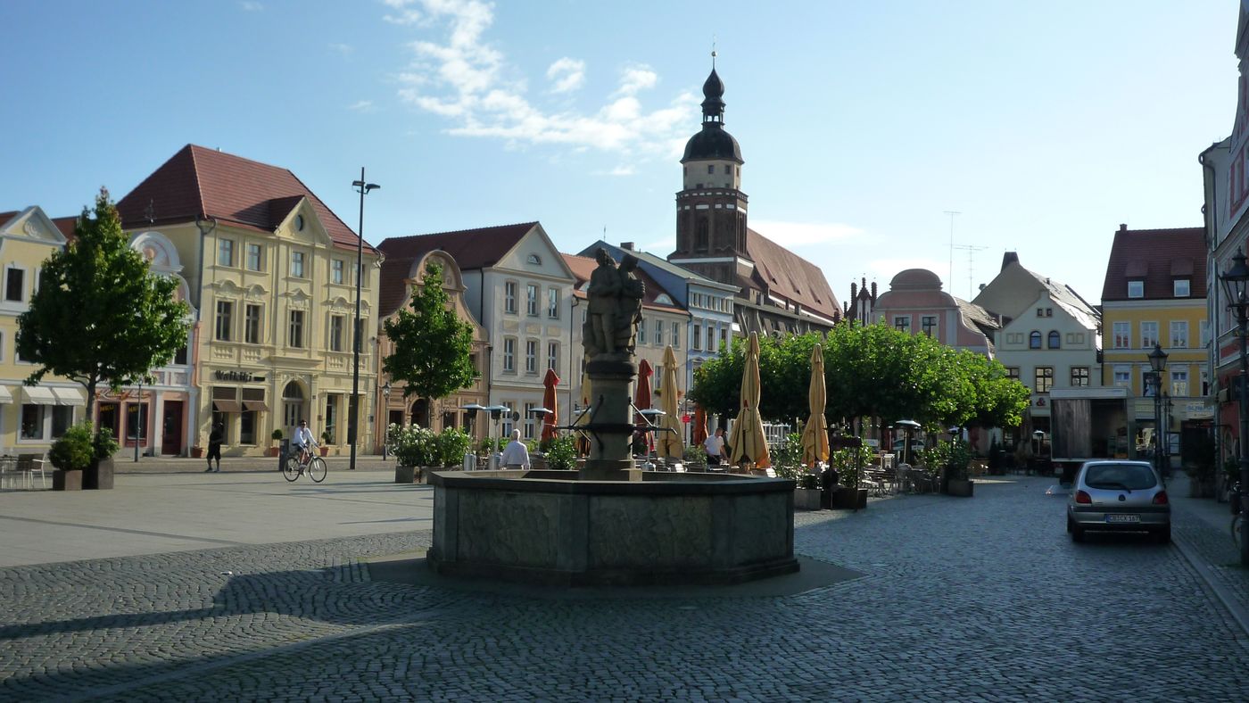 Altmarkt i kościół Oberkirche St. Nikolai w Chociebużu