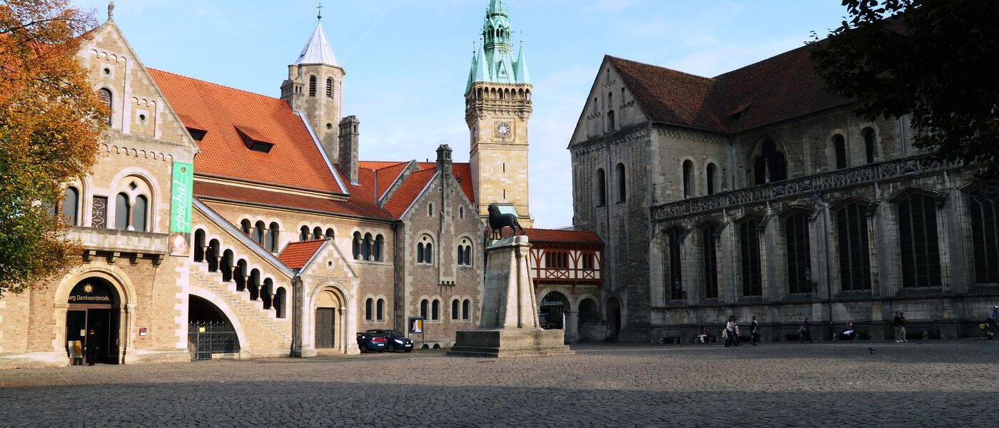 Burgplatz z Lwem Brunszwickim, katedrą i zamkiem Dankwarderode
