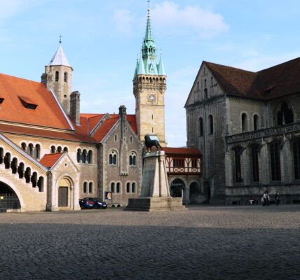 Burgplatz z Lwem Brunszwickim, katedrą i zamkiem Dankwarderode