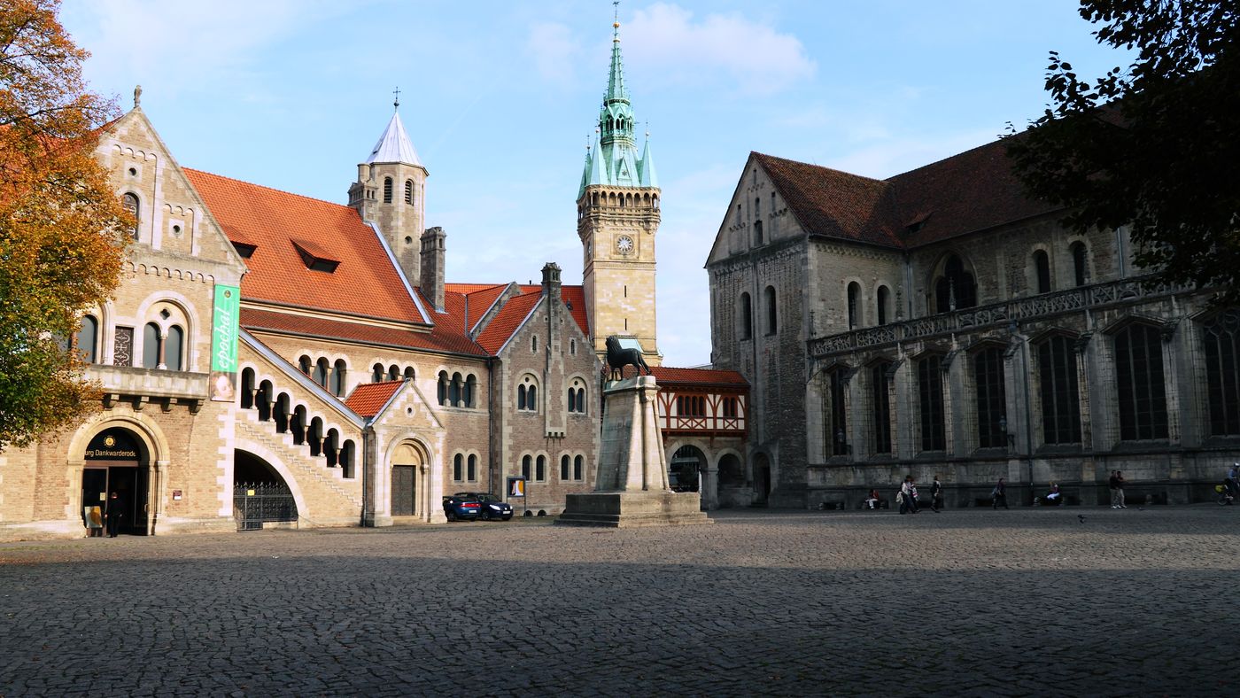 Burgplatz z Lwem Brunszwickim, katedrą i zamkiem Dankwarderode