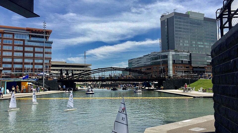 Canalside i historyczne kanały w centrum Buffalo