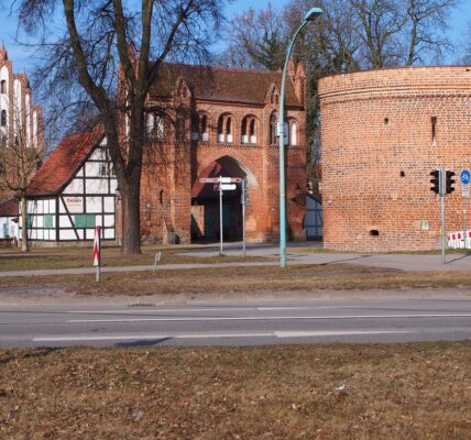 Friedländer Tor i średniowieczne fortyfikacje Neubrandenburga