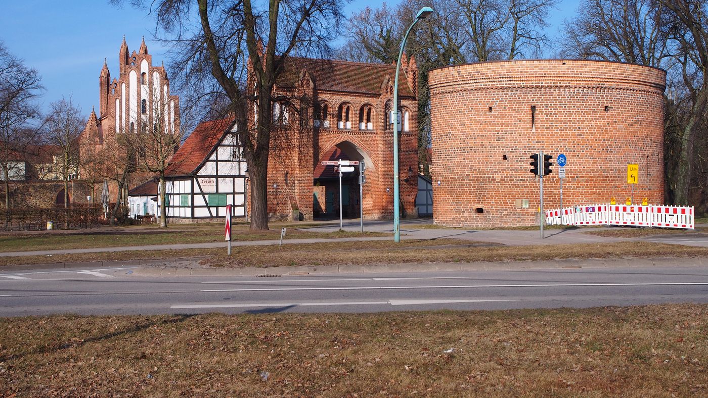Friedländer Tor i średniowieczne fortyfikacje Neubrandenburga