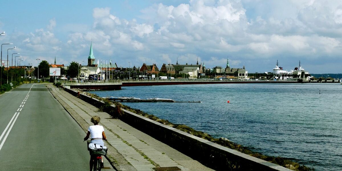 Helsingør nad cieśniną Sund z portem i zabytkową zabudową