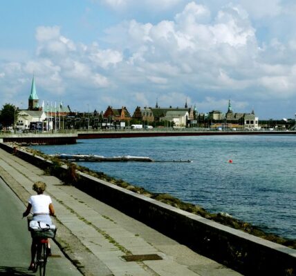 Helsingør nad cieśniną Sund z portem i zabytkową zabudową