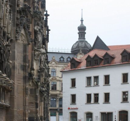 Katedra św. Marii i kamienice przy Hauptmarkt w Zwickau