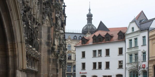 Katedra św. Marii i kamienice przy Hauptmarkt w Zwickau