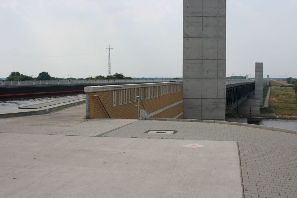 Most wodny Wasserstraßenkreuz w Magdeburgu