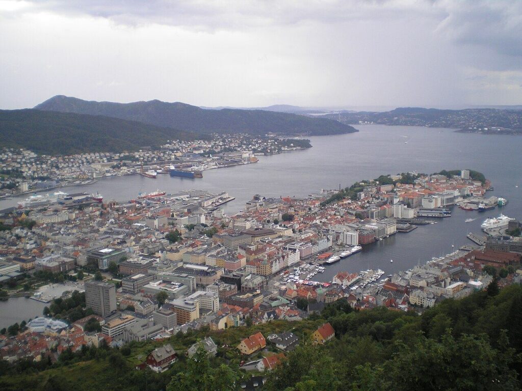 Panorama Bergen widziana z góry Fløyen