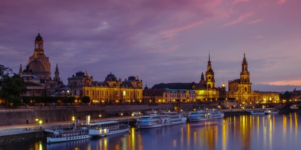 Panorama historycznego centrum Drezna nad Łabą