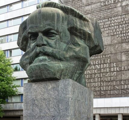 Pomnik Karola Marksa w centrum Chemnitz
