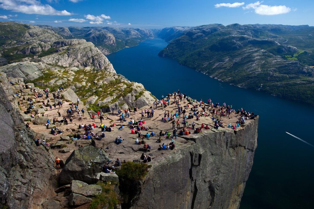 Skalna półka Preikestolen nad Lysefjordem