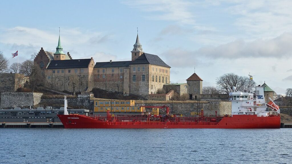 Twierdza Akershus nad fiordem w Oslo