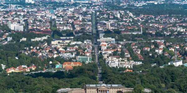 Widok z Bergpark Wilhelmshöhe na pałac i miasto Kassel