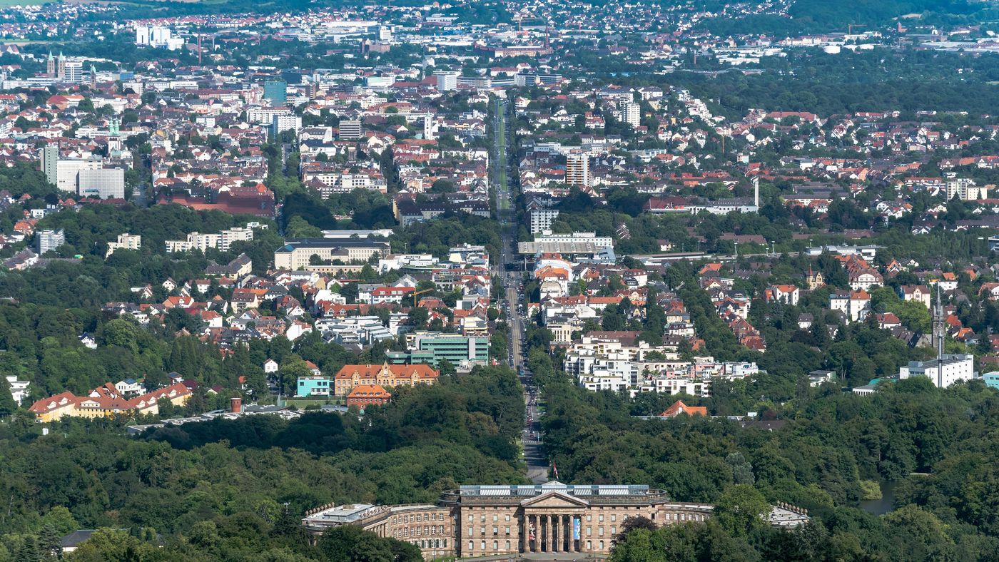 Widok z Bergpark Wilhelmshöhe na pałac i miasto Kassel